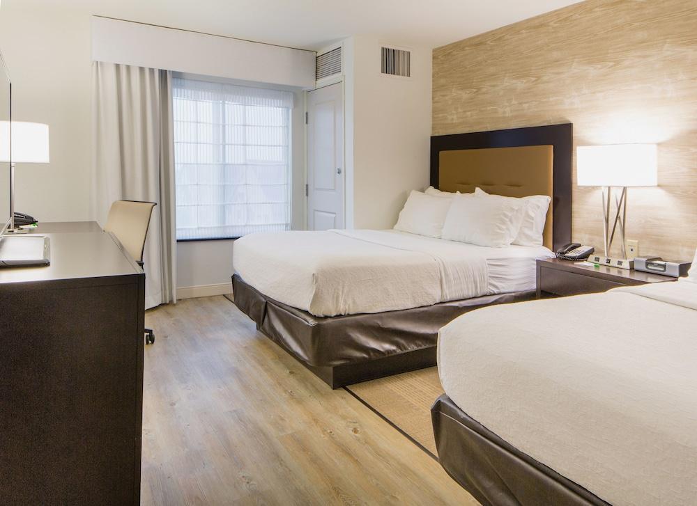 Holiday Inn Hotel & Suites Bloomington Airport By Ihg Buitenkant foto