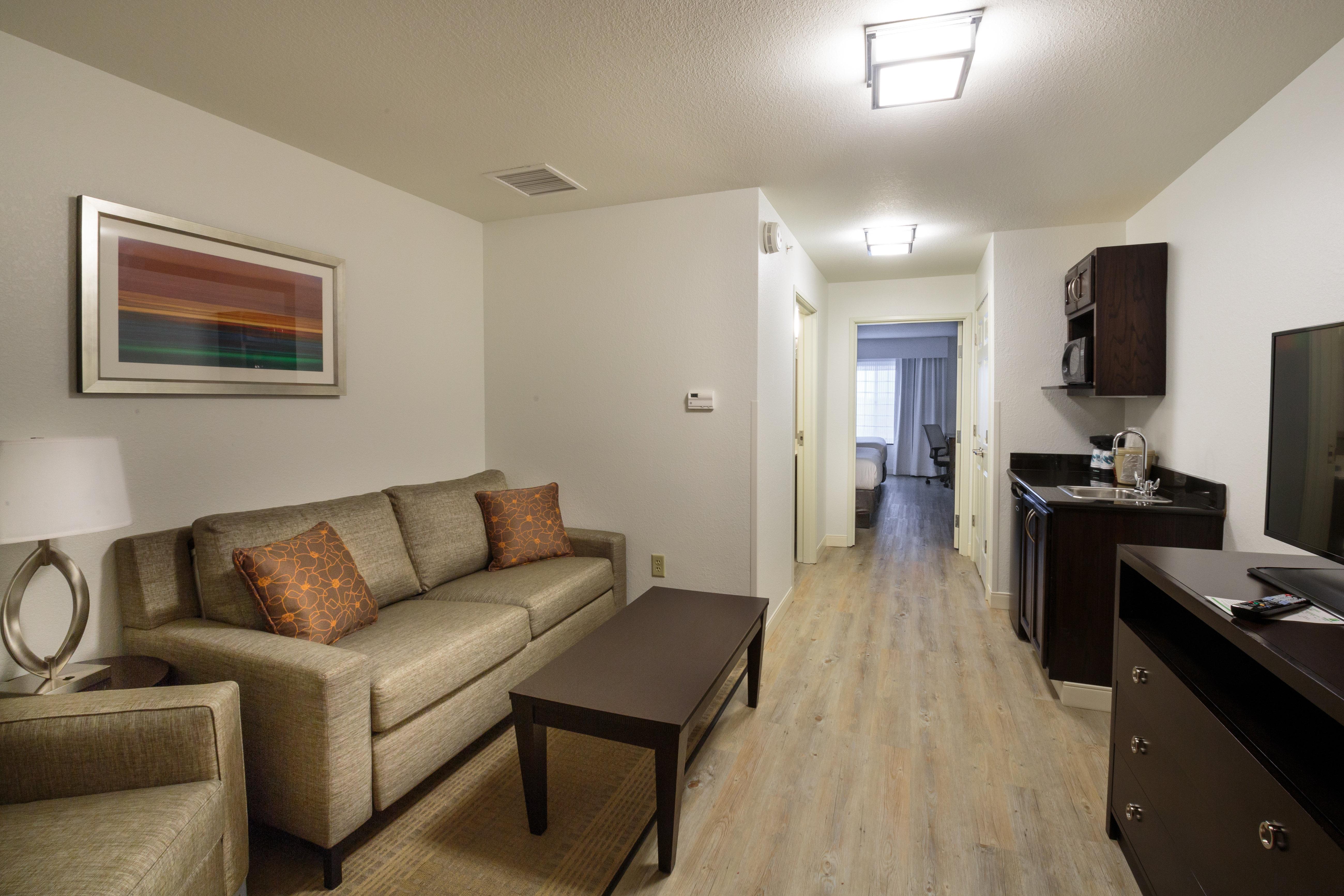Holiday Inn Hotel & Suites Bloomington Airport By Ihg Buitenkant foto