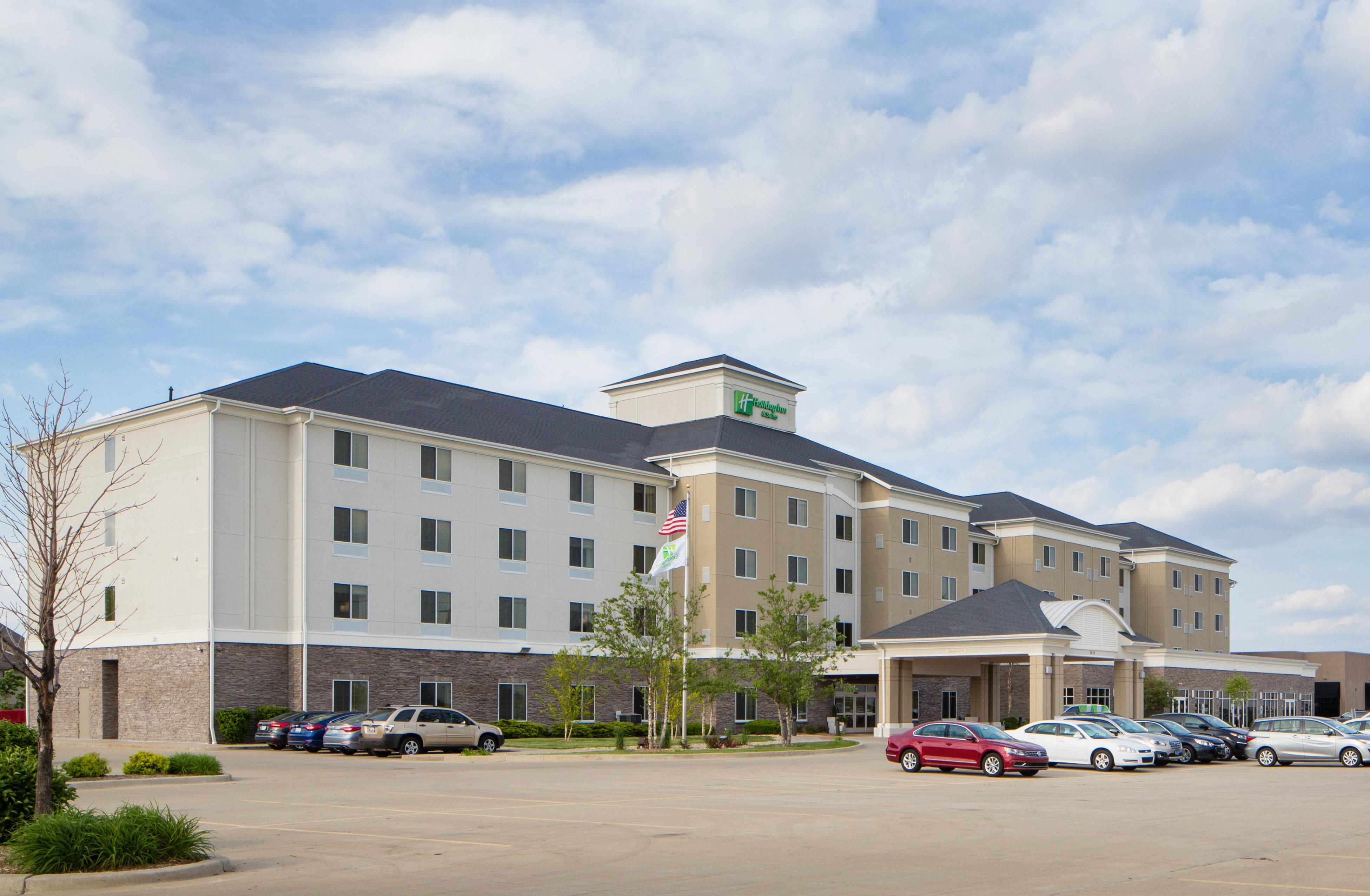 Holiday Inn Hotel & Suites Bloomington Airport By Ihg Buitenkant foto