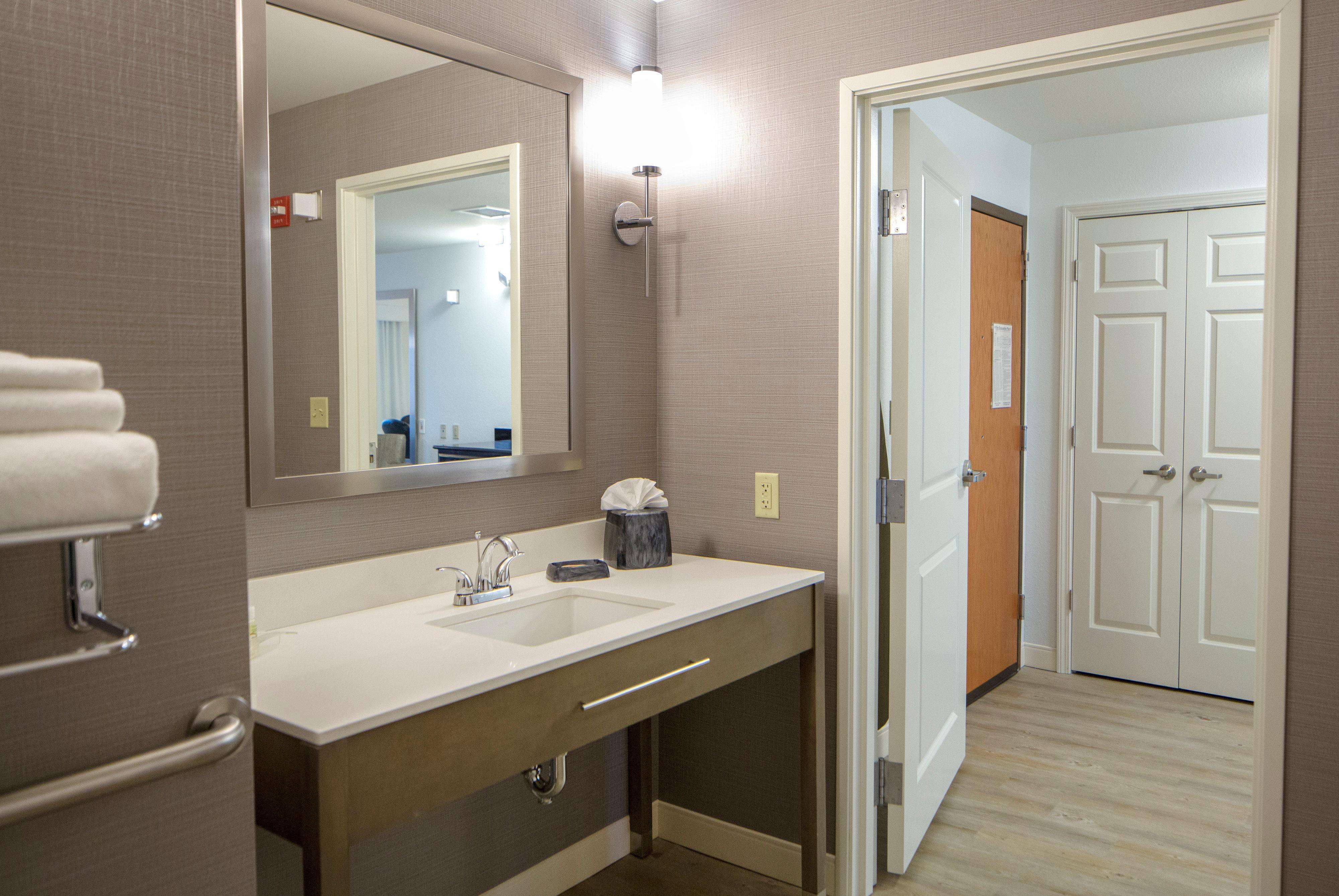 Holiday Inn Hotel & Suites Bloomington Airport By Ihg Buitenkant foto