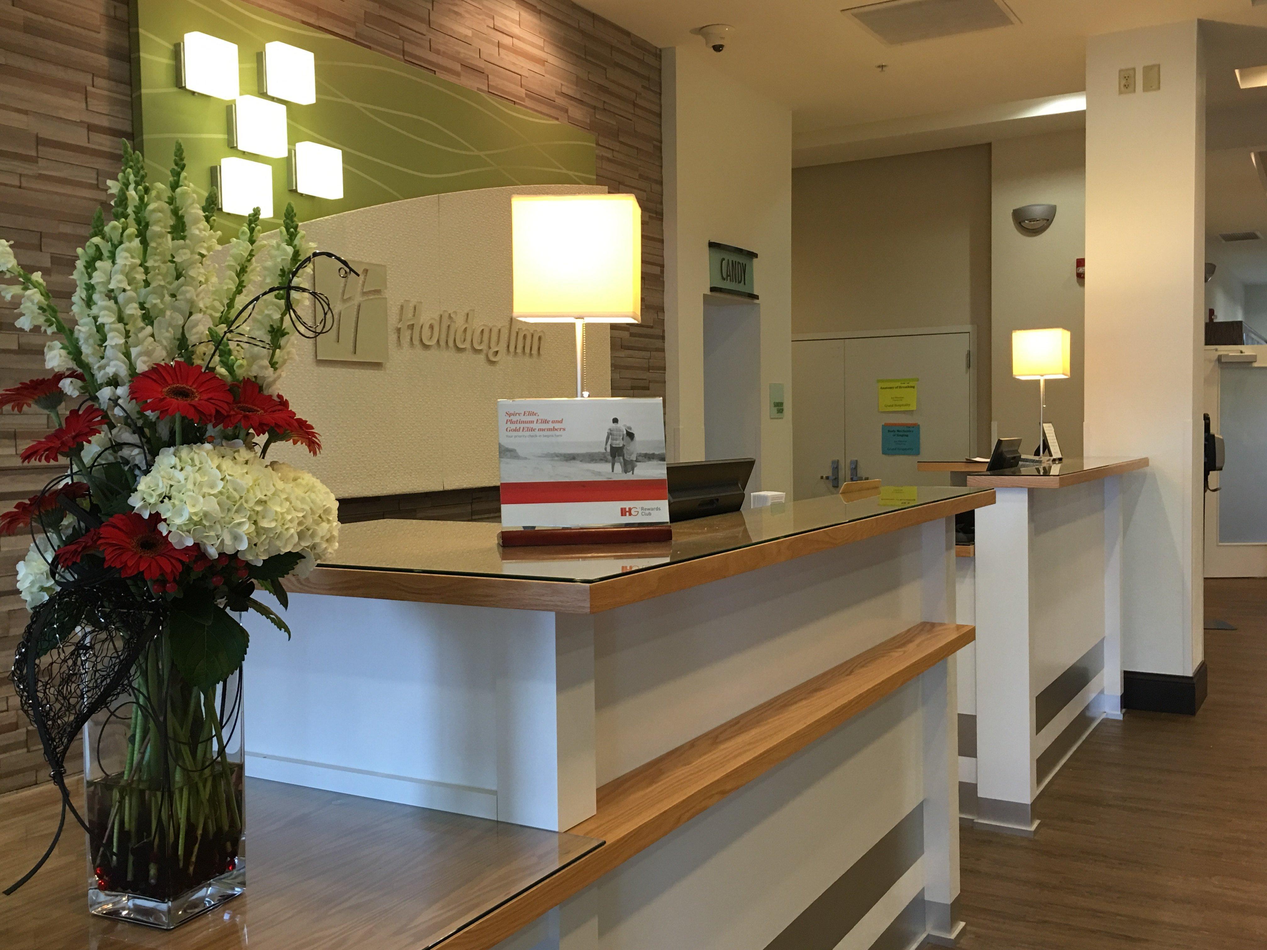 Holiday Inn Hotel & Suites Bloomington Airport By Ihg Buitenkant foto