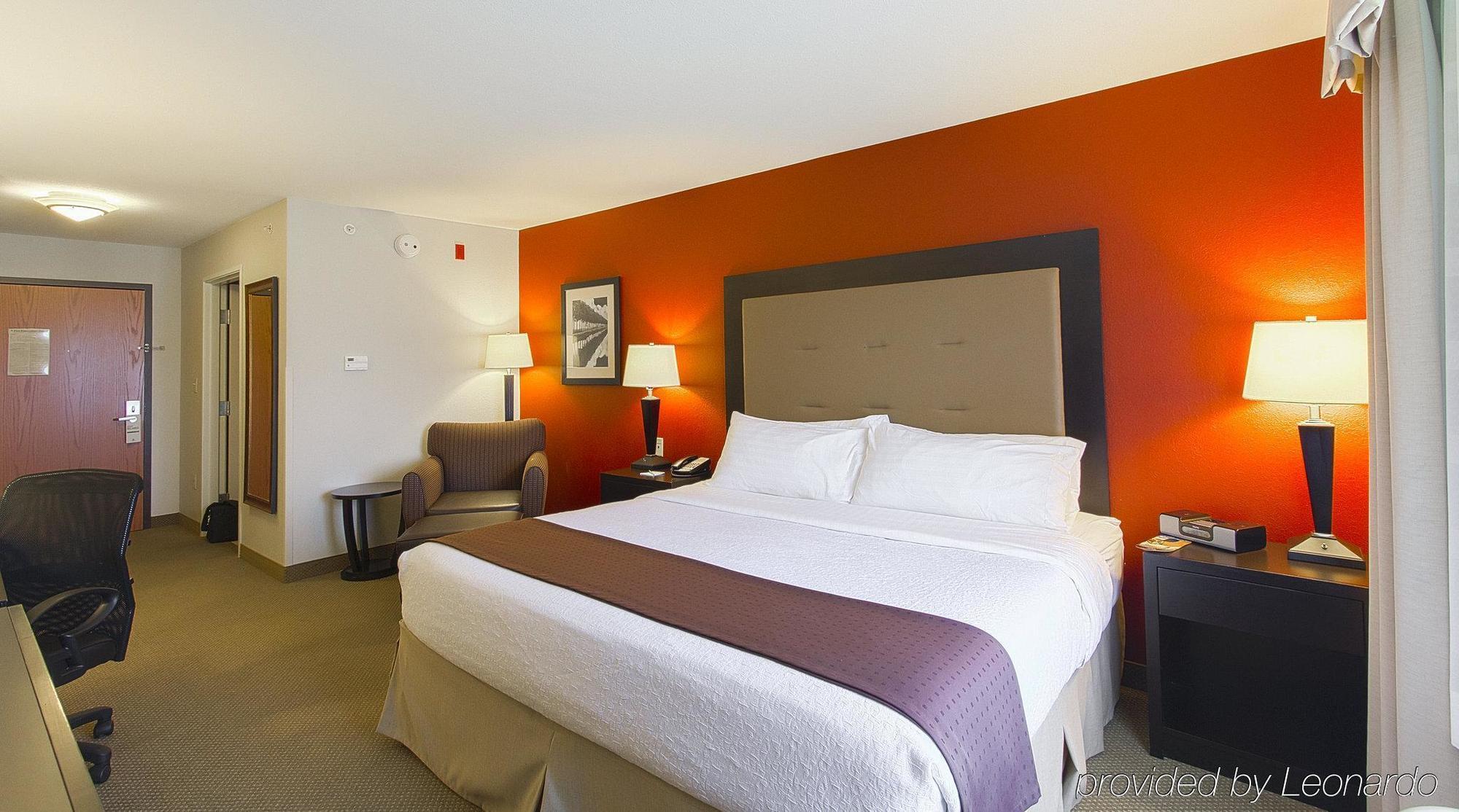 Holiday Inn Hotel & Suites Bloomington Airport By Ihg Buitenkant foto