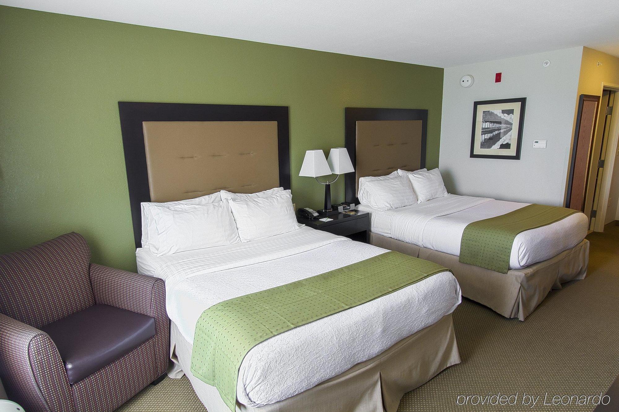 Holiday Inn Hotel & Suites Bloomington Airport By Ihg Buitenkant foto